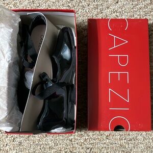 NIB Capezio Tap Shoes sz2.5 NARROW